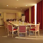 Express By Ihg Hotel 3*