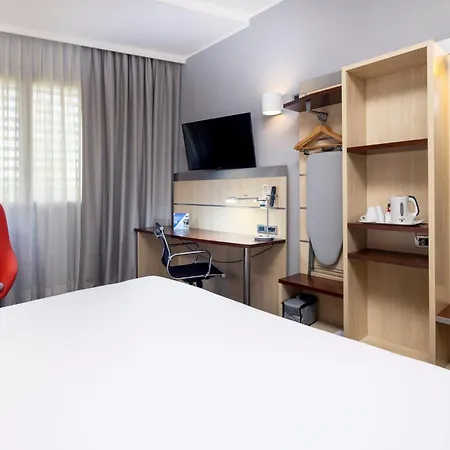 Express By Ihg Otel Parma
