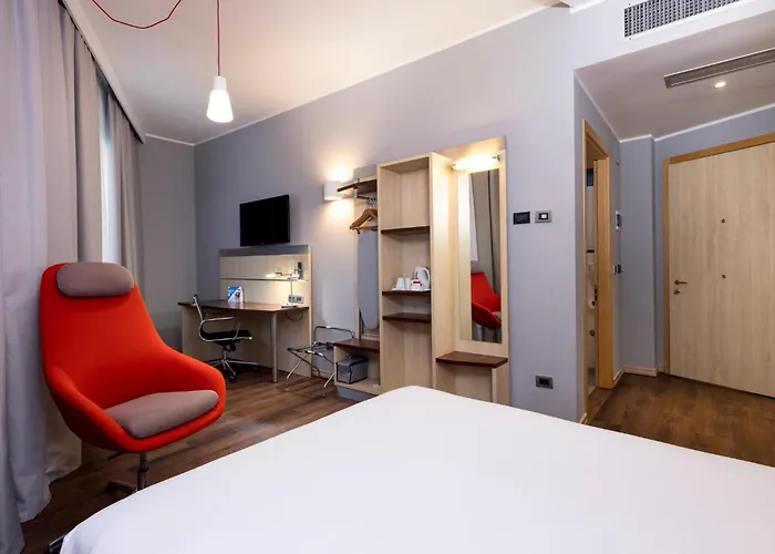 Готель Express By Ihg