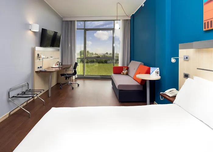 Готель Express By Ihg