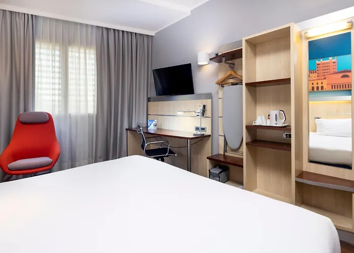 Express By Ihg Готель Парма