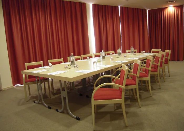 Готель Express By Ihg