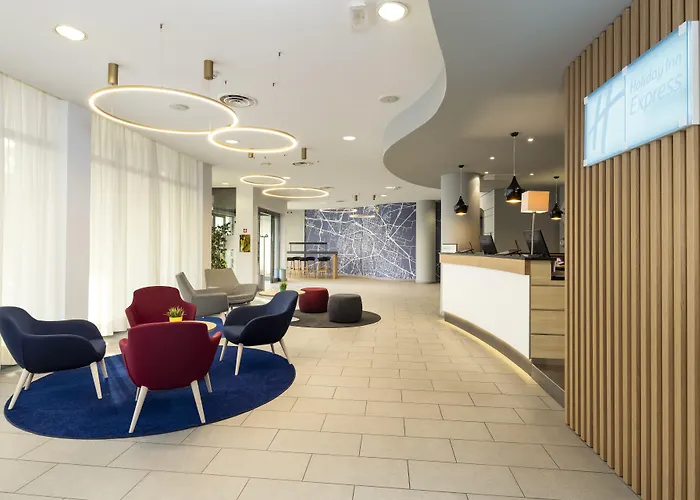 Готель Express By Ihg