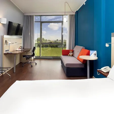 ホテル ホリデイ エクスプレス