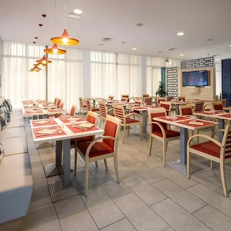 Express By Ihg Hotel Parma