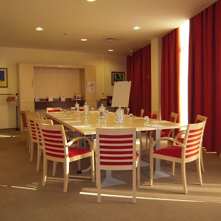 Express By Ihg Hotel 3*