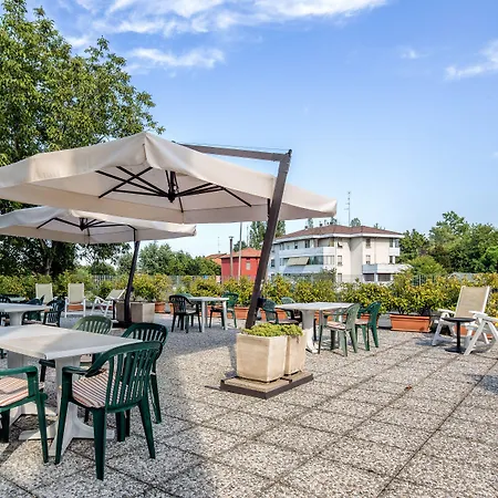 帕尔马快捷假日酒店 3*