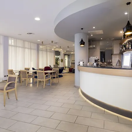 酒店 帕尔马快捷假日酒店 3*