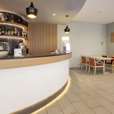 帕尔马快捷假日酒店