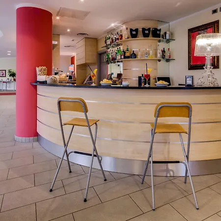 帕尔马快捷假日酒店 3*