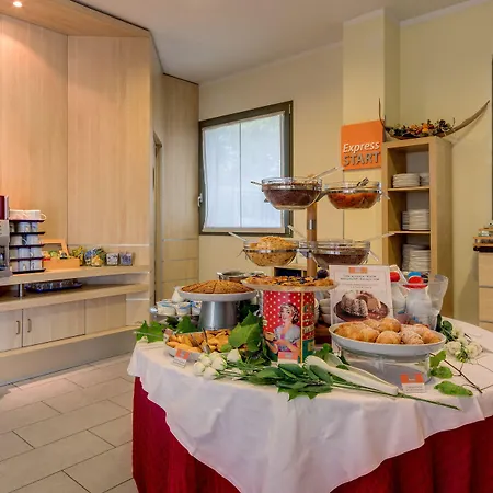 酒店 帕尔马快捷假日酒店