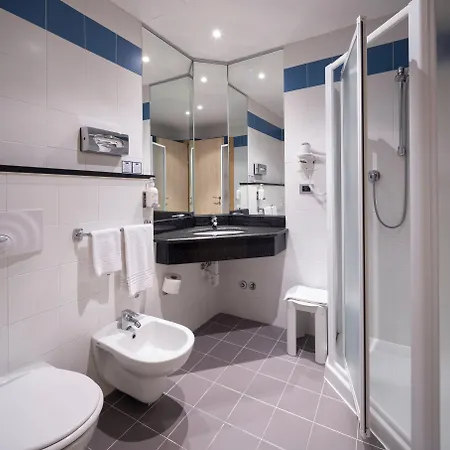 ホリデイ エクスプレス パルマ