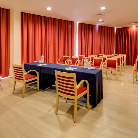 帕尔马快捷假日酒店