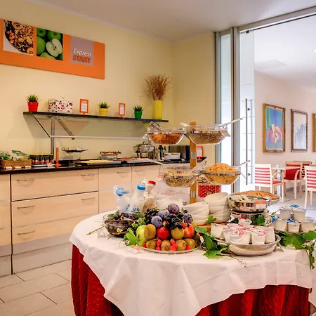 帕尔马快捷假日酒店 3*