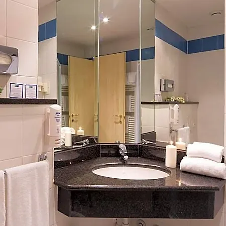Express By Ihg Hotel Parma