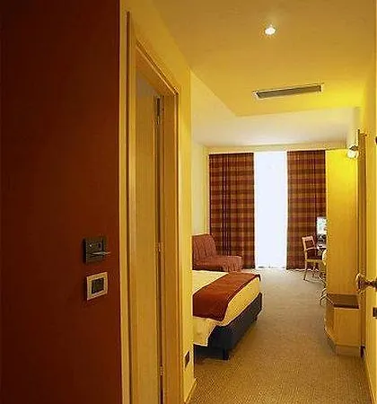 Hotel Express By Ihg Parma