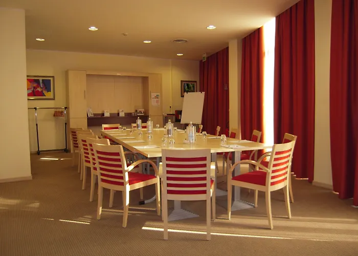 Express By Ihg Hotel 3*